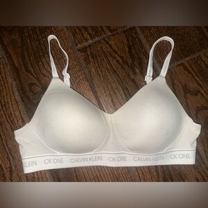 Calvin Klein Women's White Bra